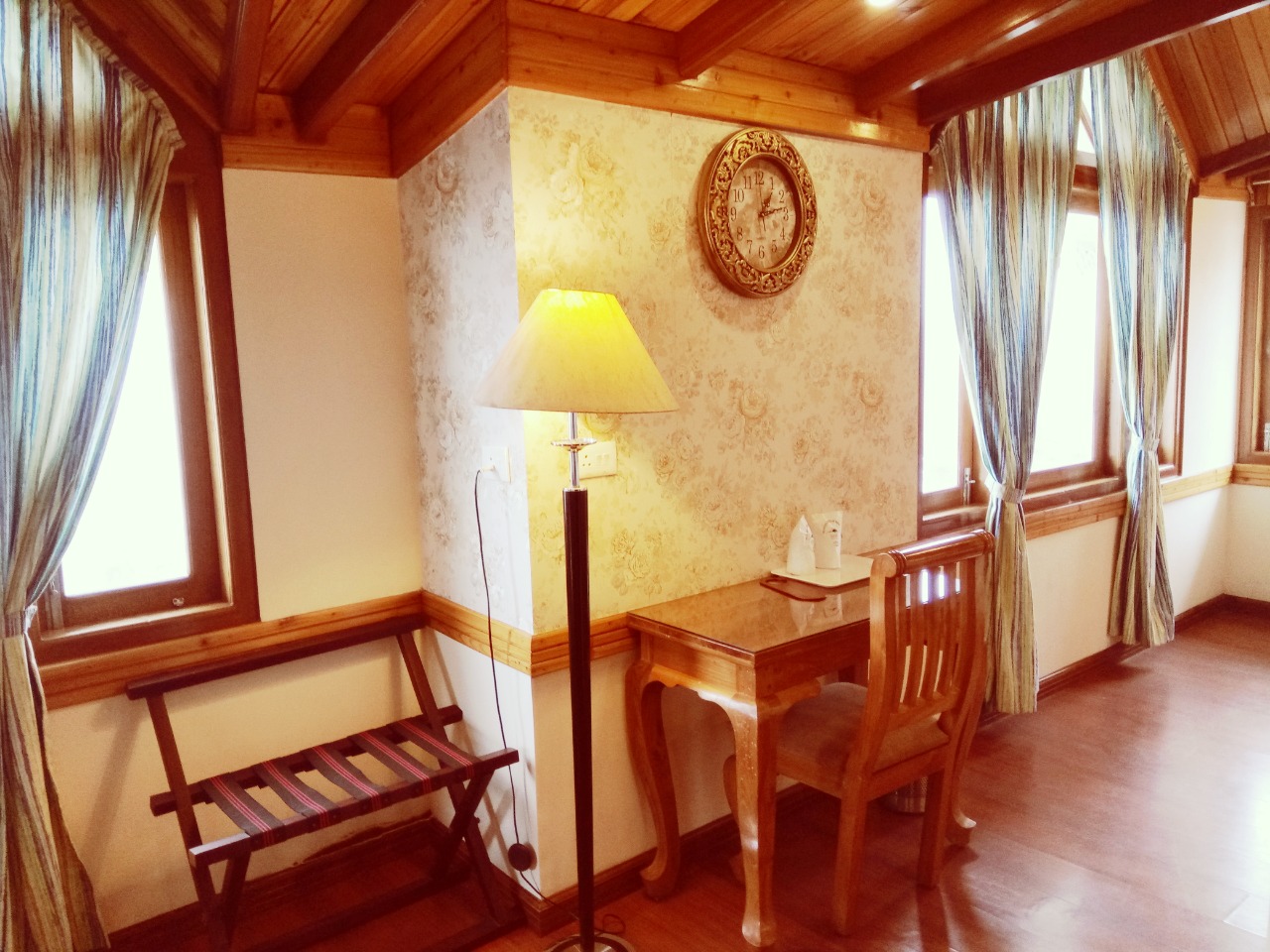 Pine Suite alternate interior